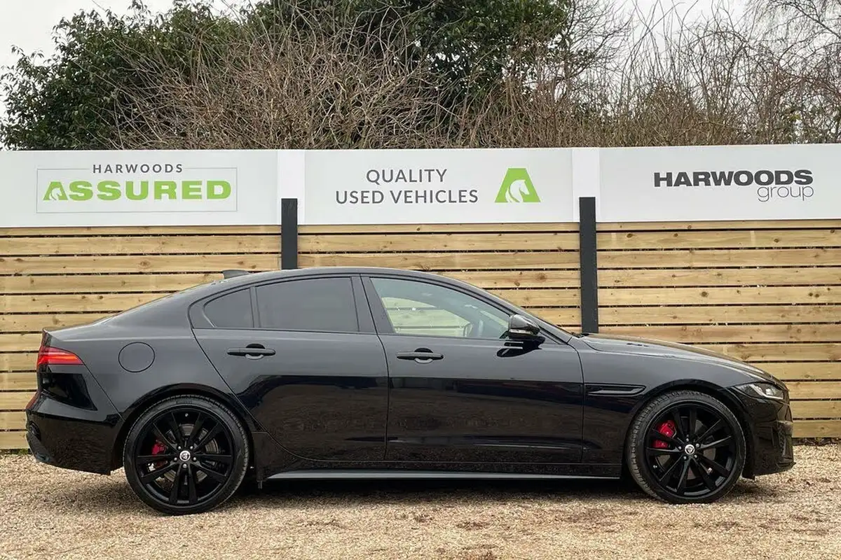 2024-jaguar-xe-20-d200-r-dynamic-hse-black-big-1
