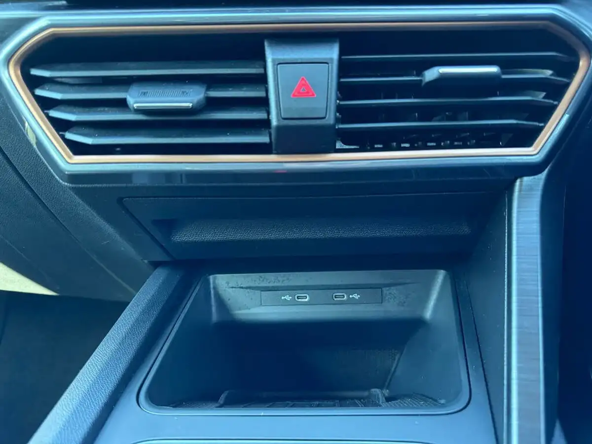 2024-cupra-formentor-14-e-hybrid-v1-big-30