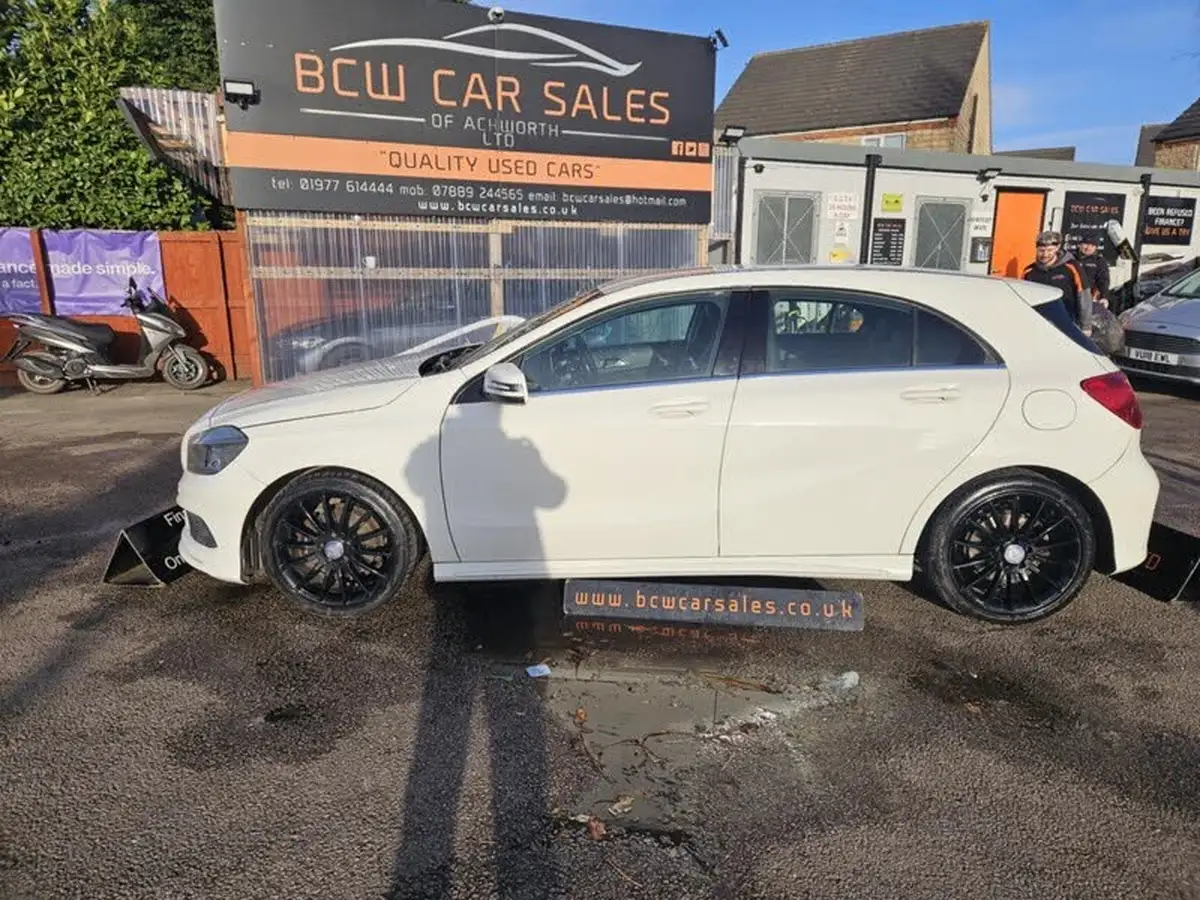 2015-mercedes-benz-a-class-21cdi-a200-amg-sport-big-4