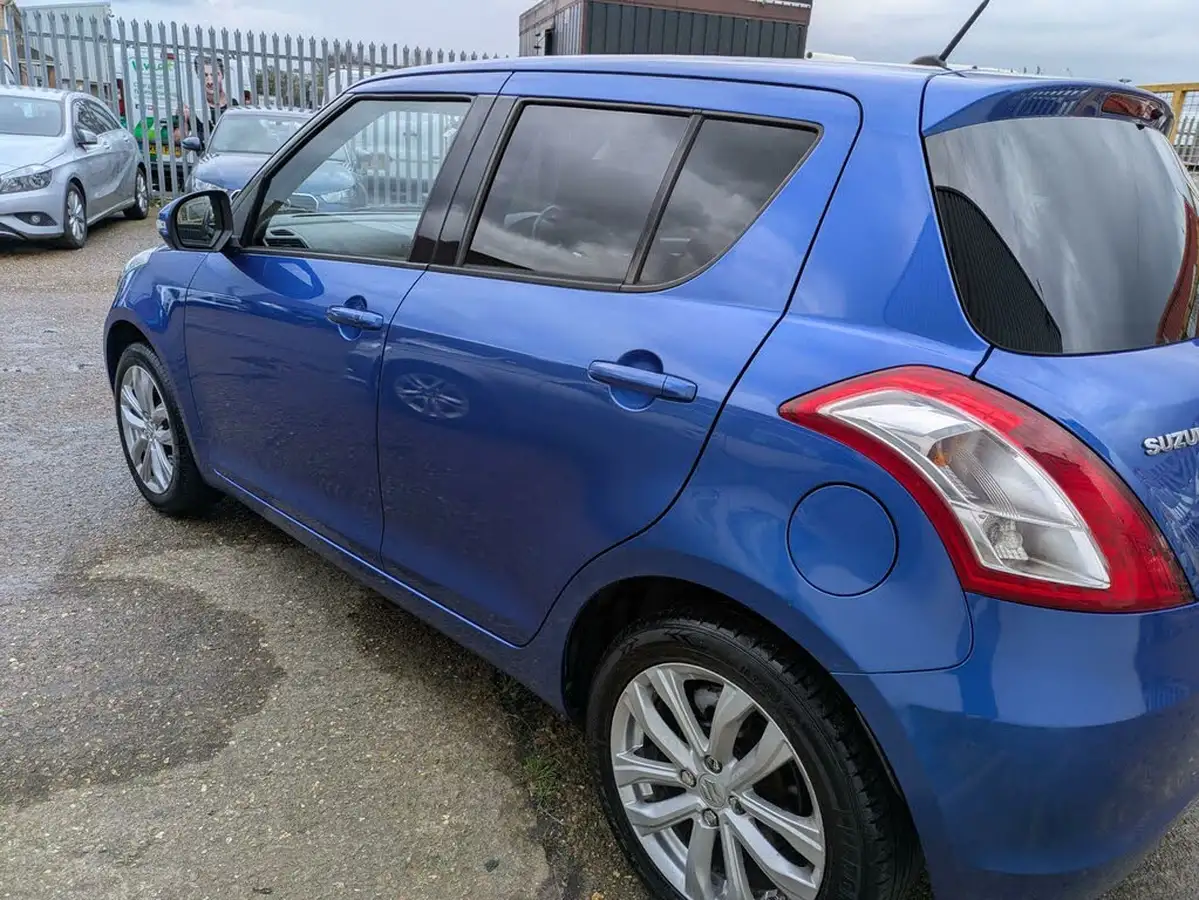 2015-suzuki-swift-12-sz4-94ps-nav-5d-big-11