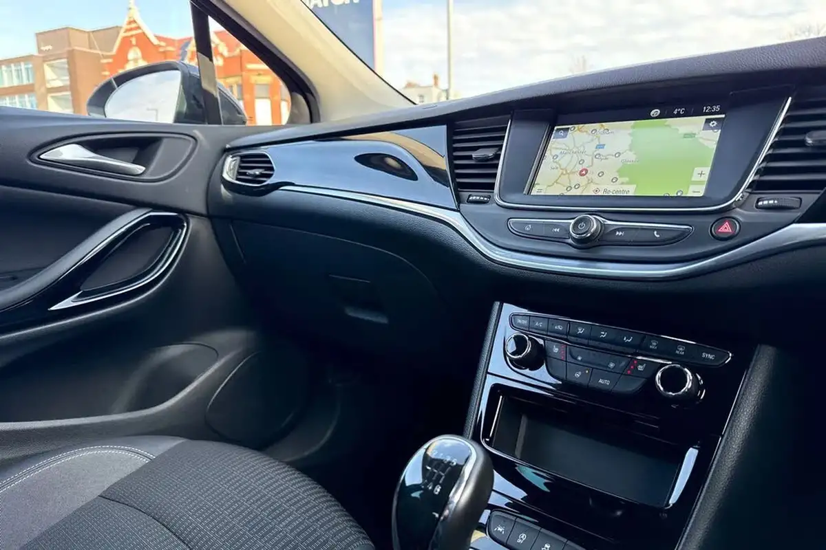 2021-vauxhall-astra-12-turbo-griffin-edition-hatchback-big-37