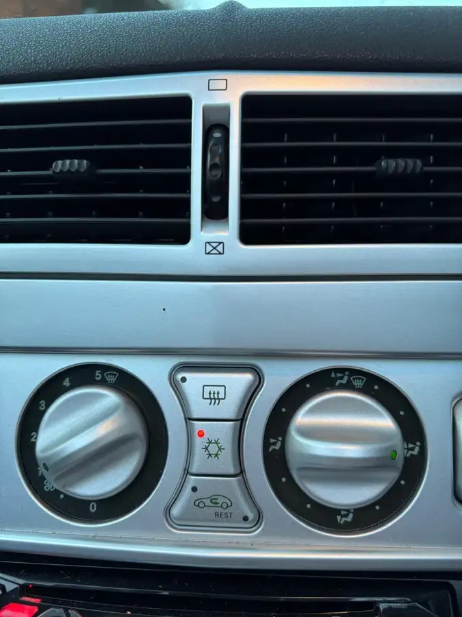 2004-chrysler-crossfire-32-auto-big-30