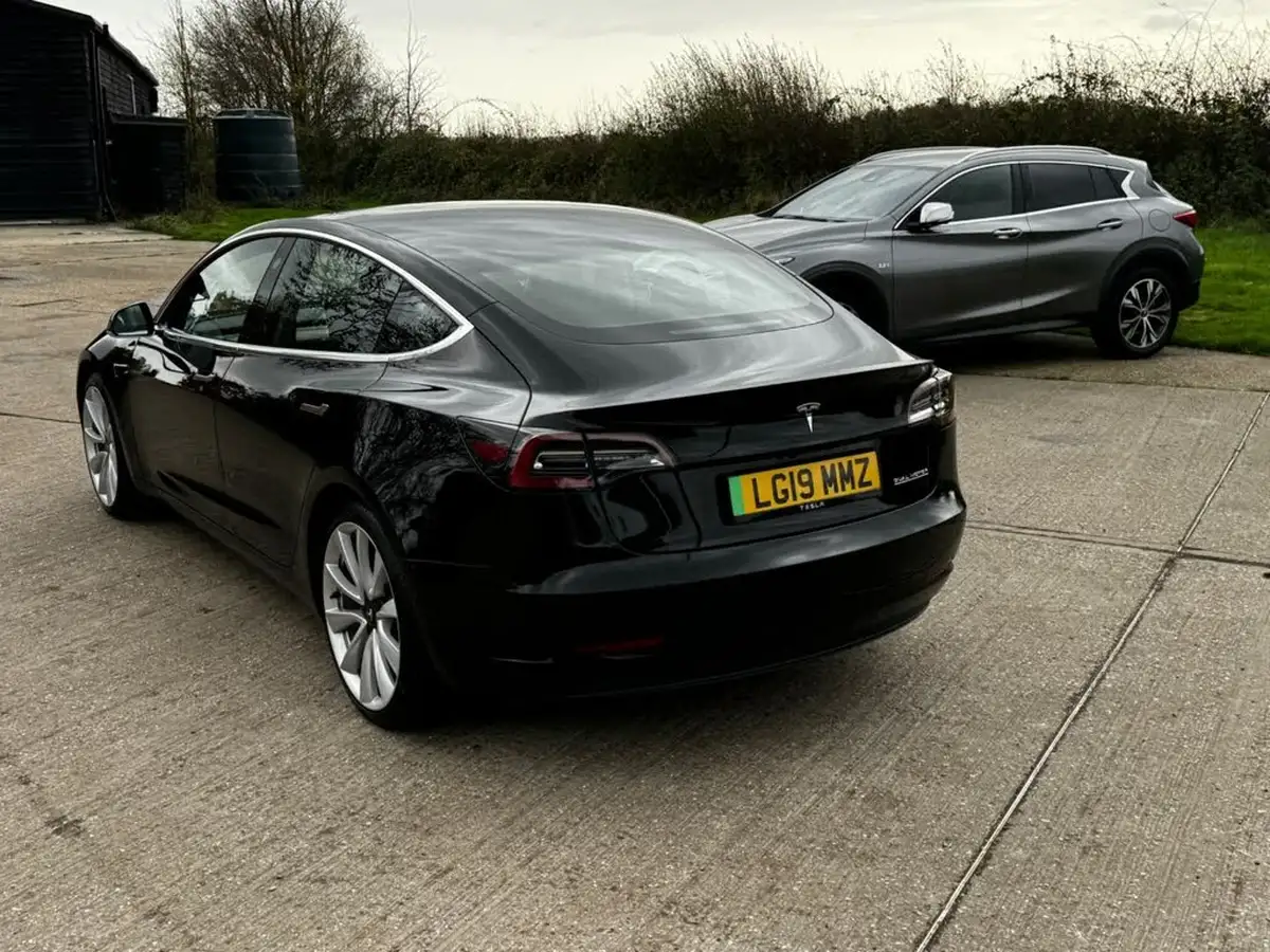 2019-tesla-model-3-e-4x4-performance-pack-big-16