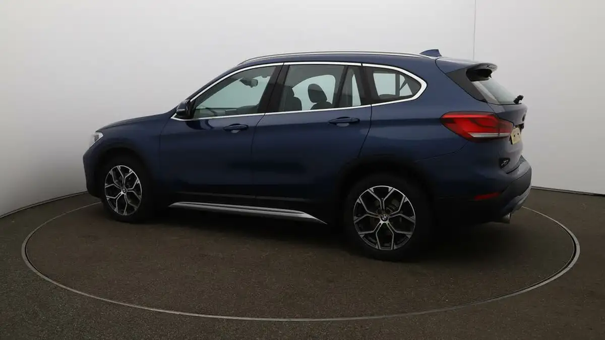 2021-bmw-x1-20-sdrive20i-xline-big-40