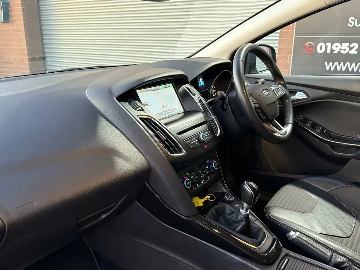 2016-ford-focus-10t-titanium-x-125ps-hatchback-big-30