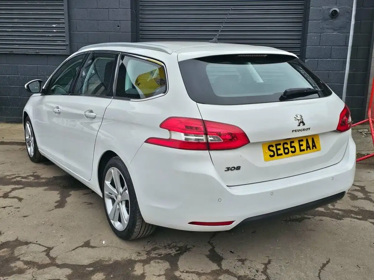 2016-peugeot-308-sw-12-puretech-allure-130bhp-big-8