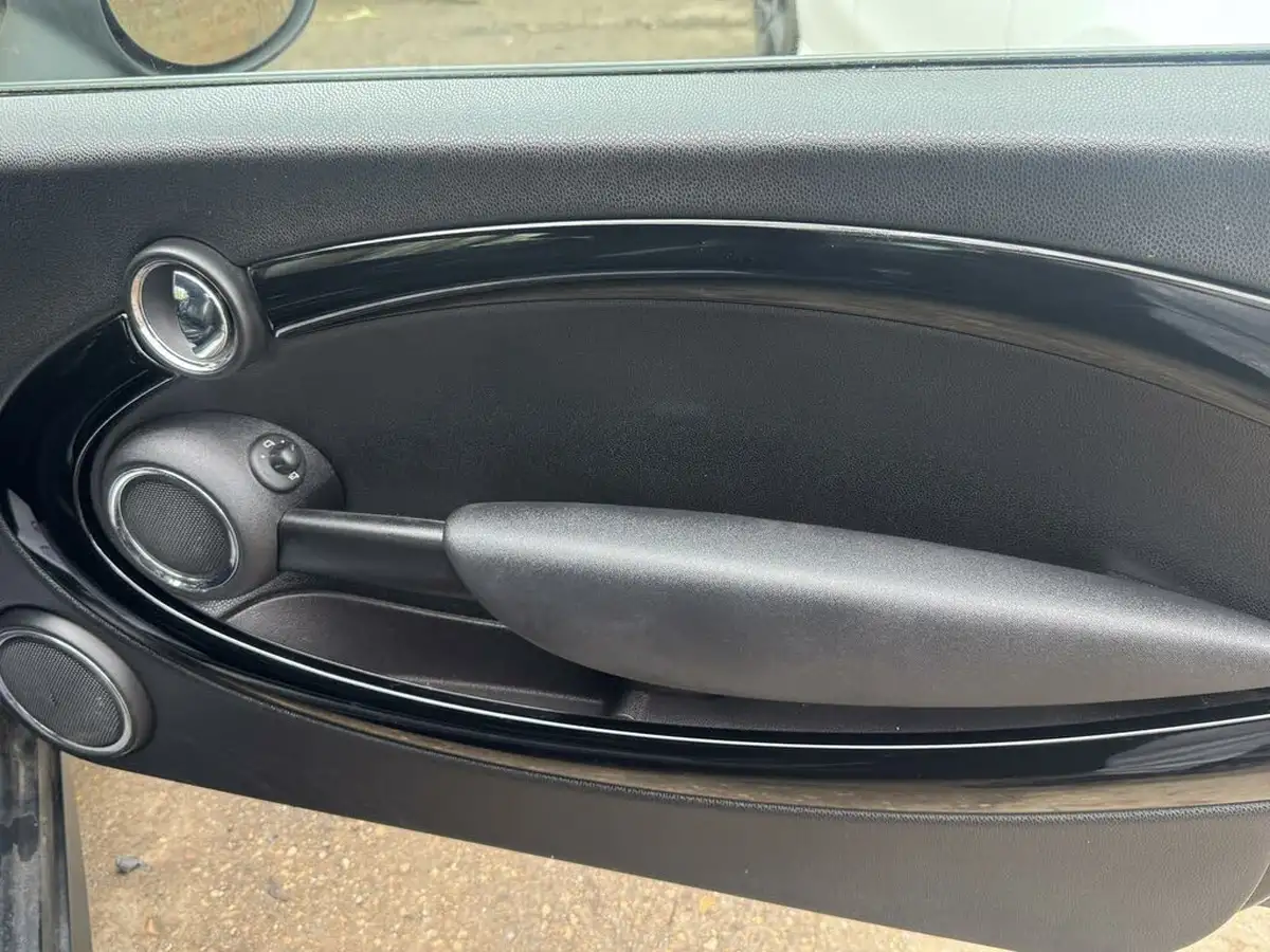 2011-mini-cooper-16-cooper-s-convertible-2d-big-36