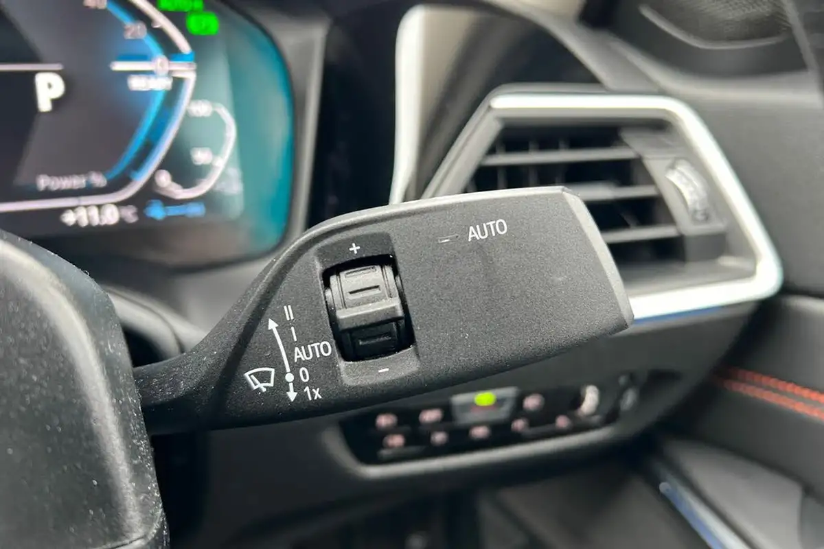 2021-bmw-3-series-20-330e-sport-pro-saloon-4d-big-24