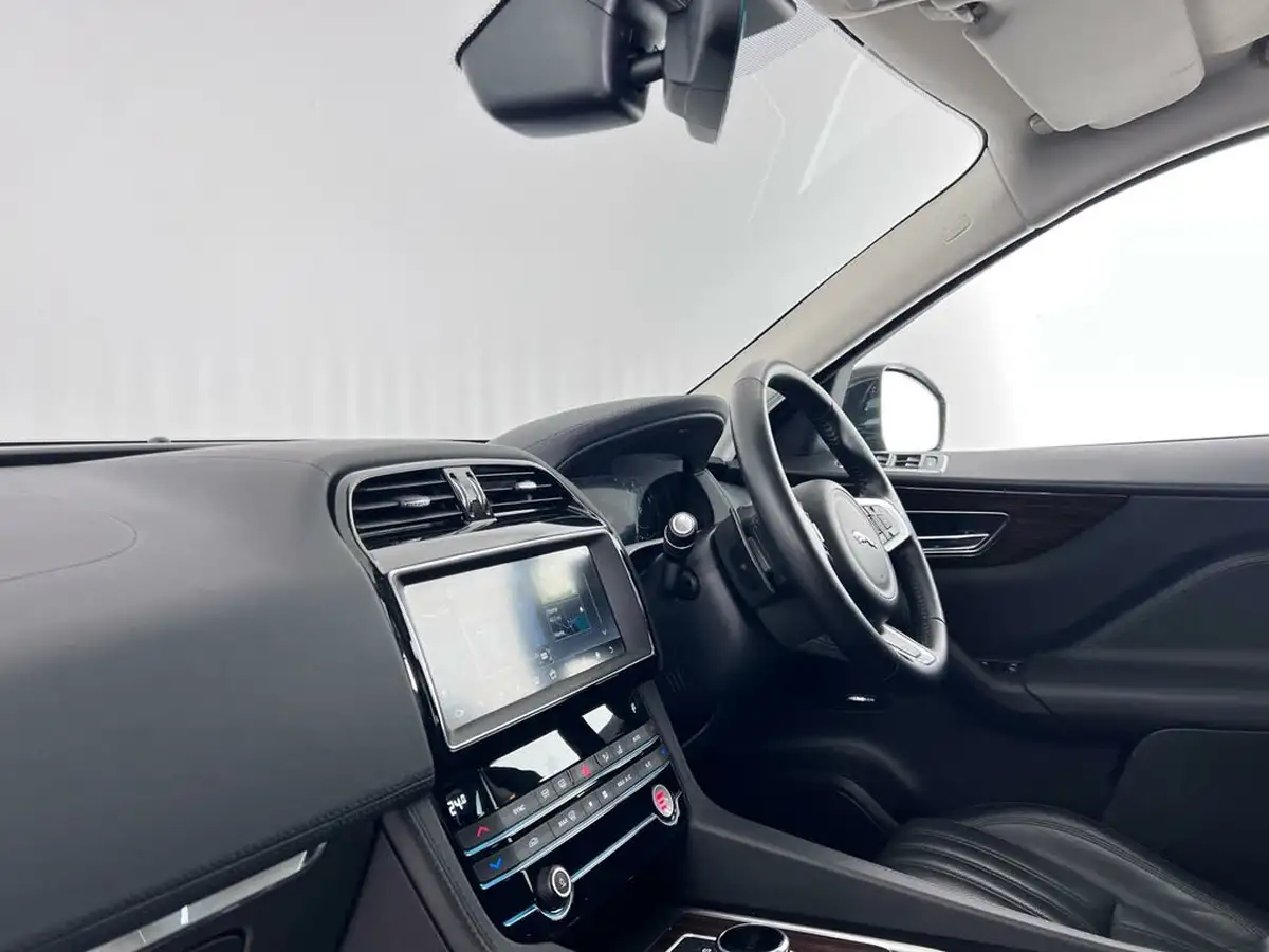 2019-jaguar-f-pace-20i-portfolio-250ps-big-17