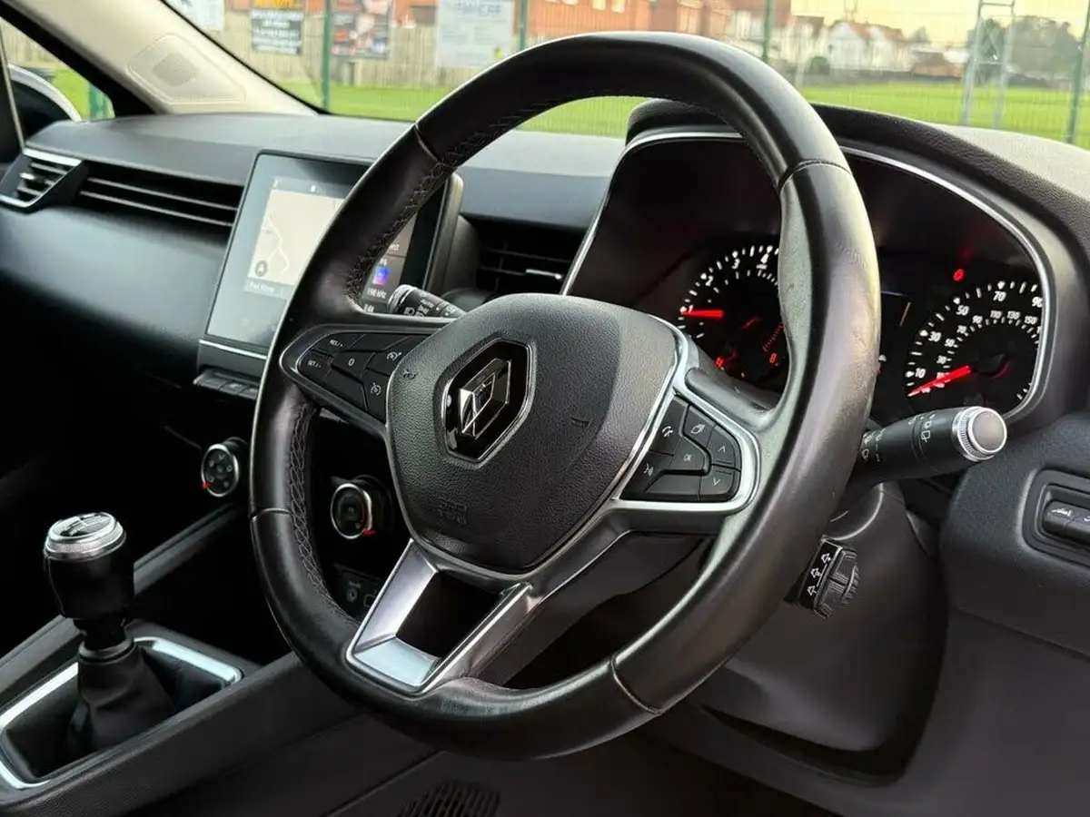 2020-renault-clio-10-sce-iconic-75bhp-big-11