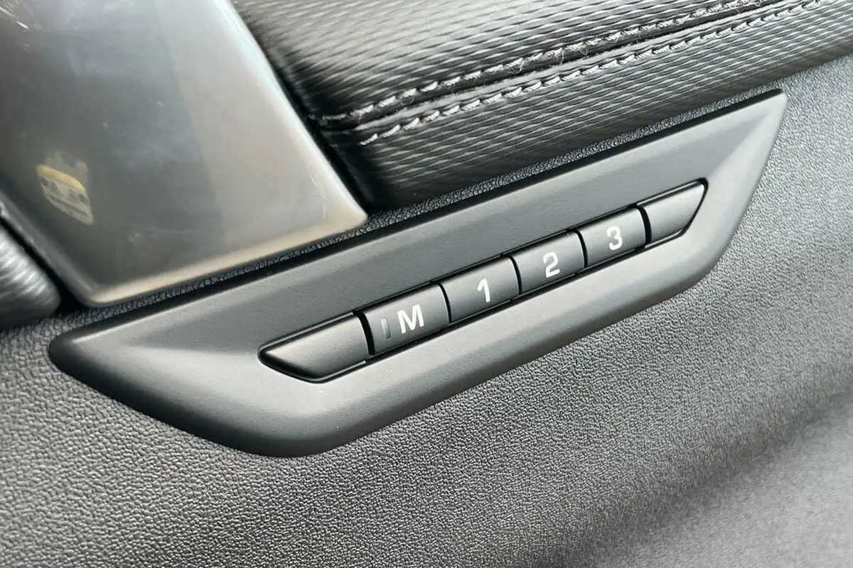 2024-land-rover-discovery-sport-15-p300e-dynamic-se-big-45