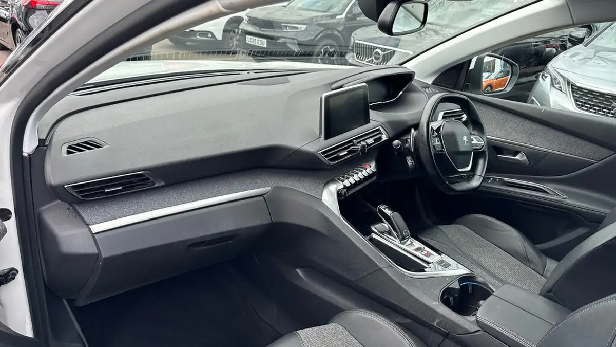 2019-peugeot-5008-suv-15-bluehdi-allure-eat8-big-11