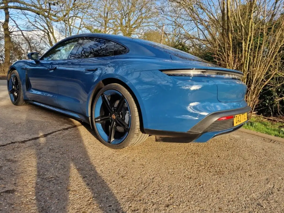 2021-porsche-taycan-e-turbo-performance-battery-plus-big-16