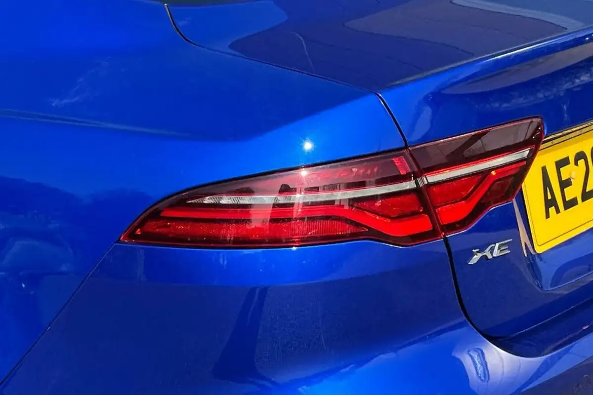 2020-jaguar-xe-20i-r-dynamic-s-250ps-big-49