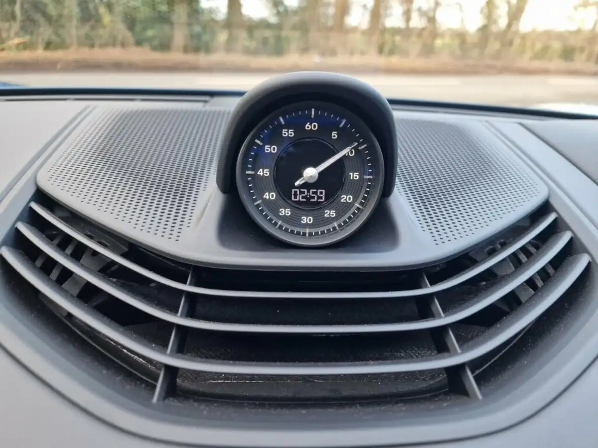 2021-porsche-taycan-e-turbo-performance-battery-plus-big-40