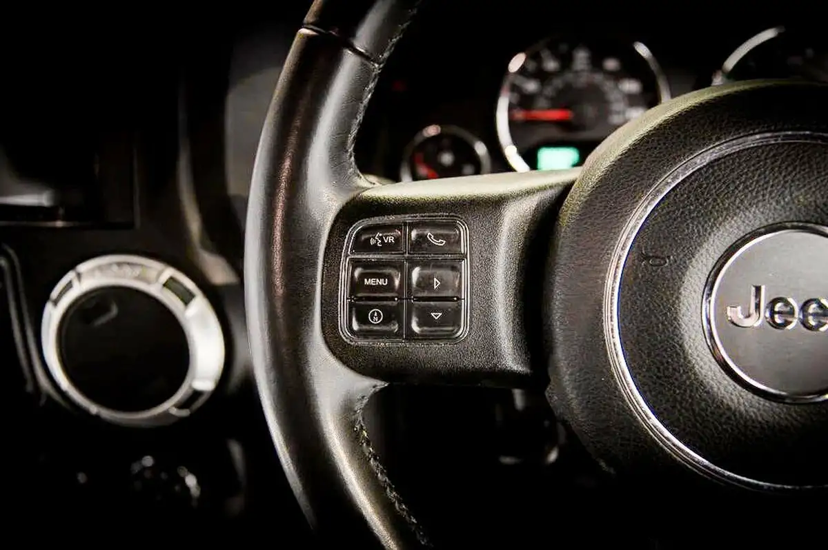 2016-jeep-wrangler-36-overland-5d-big-26