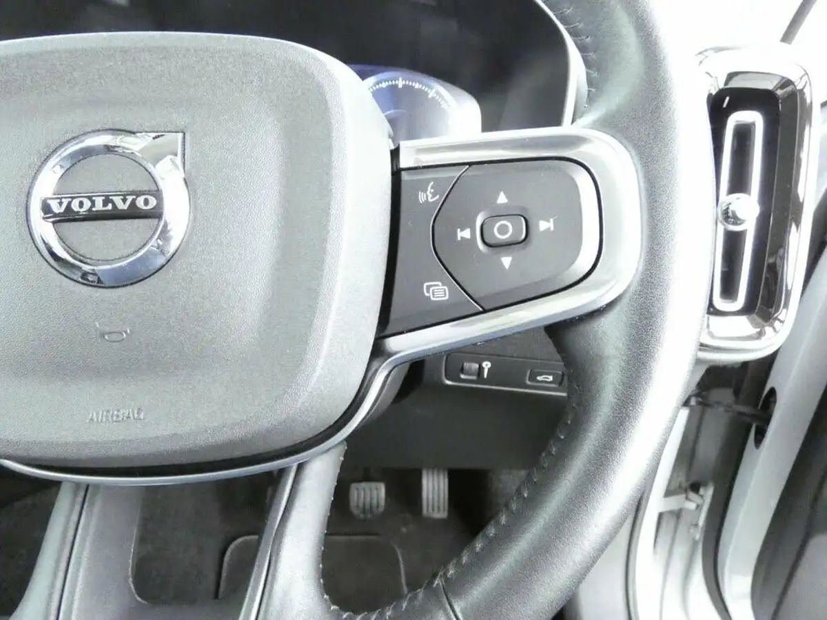 2020-volvo-xc40-15-t3-inscription-big-19