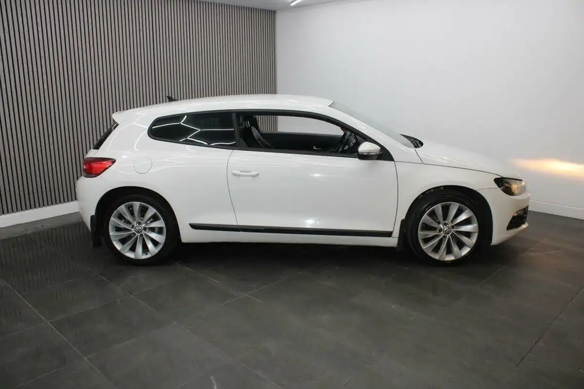 2014-volkswagen-scirocco-20tdi-gt-177ps-coupe-big-3