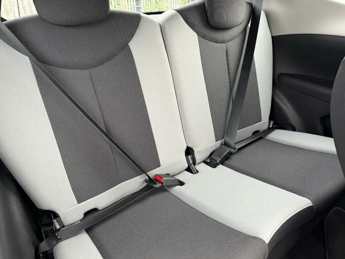 2015-toyota-aygo-10-vvt-i-x-play-3d-big-40