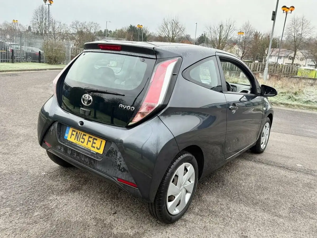 2015-toyota-aygo-10-vvt-i-x-play-3d-big-16
