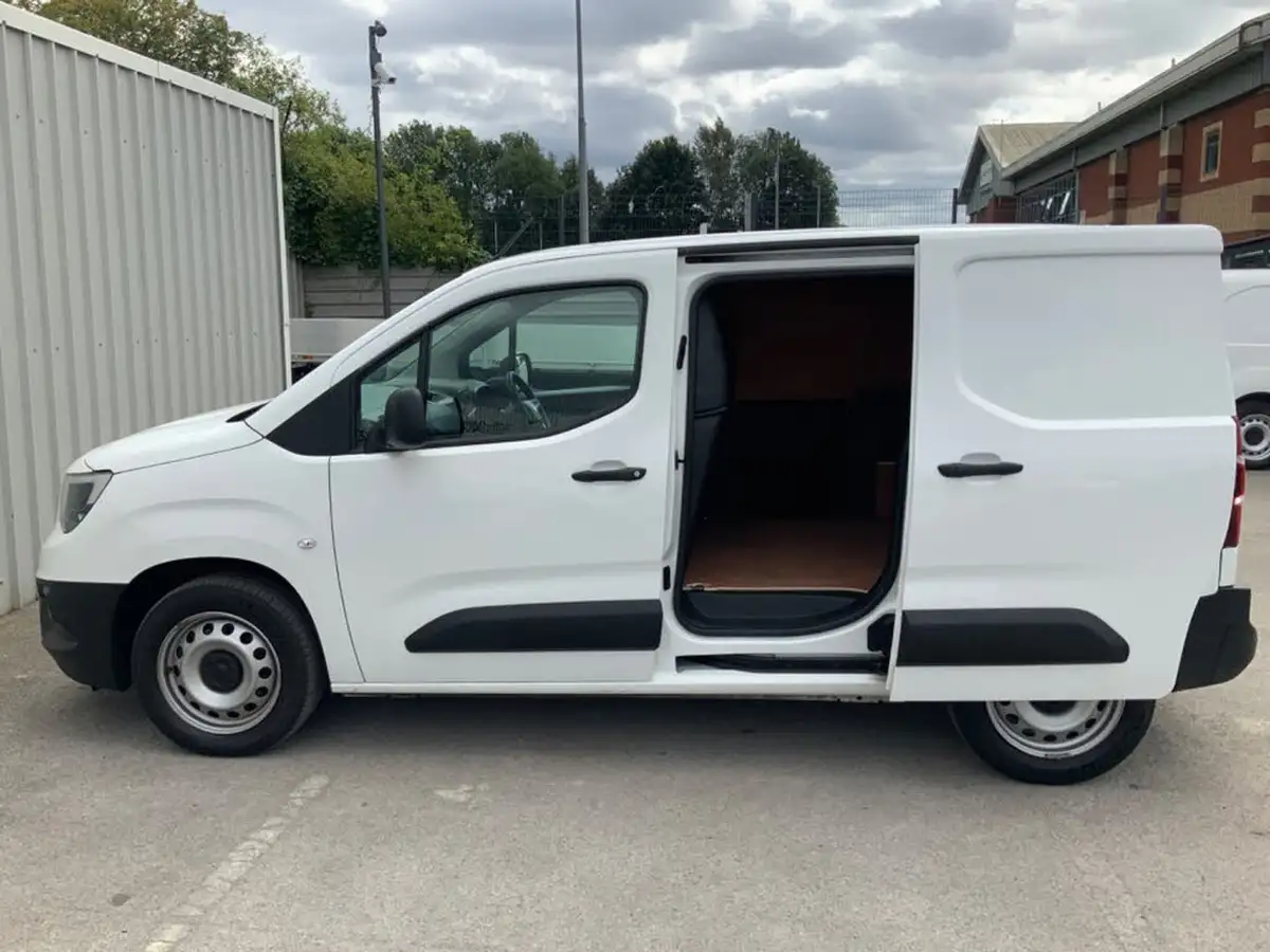 2021-vauxhall-combo-15cdti-dynamic-2300-100pseu6dt-l1h1-panel-big-9