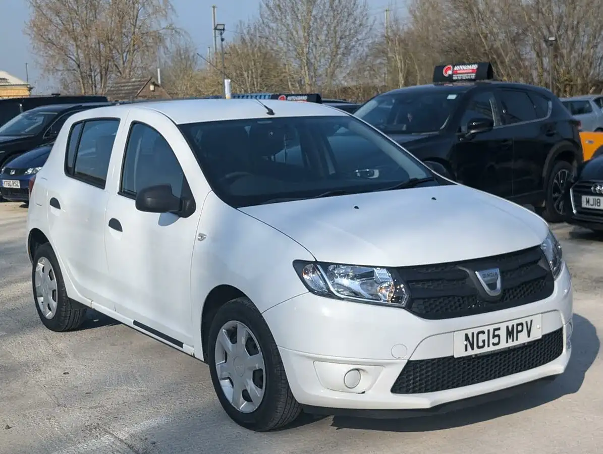 2015-dacia-sandero-12-ambiance-big-0