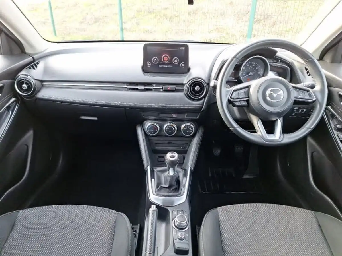 2017-mazda-mazda2-15-sport-nav-90ps-big-2