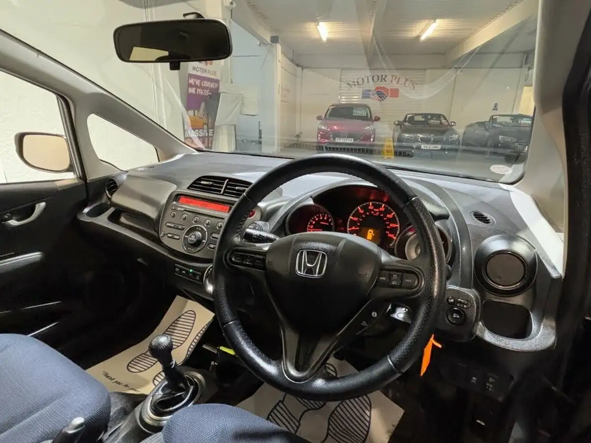 2013-honda-jazz-14-es-plus-big-9