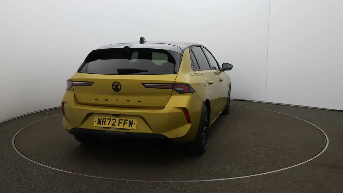2022-vauxhall-astra-12-turbo-gs-line-hatchback-big-52