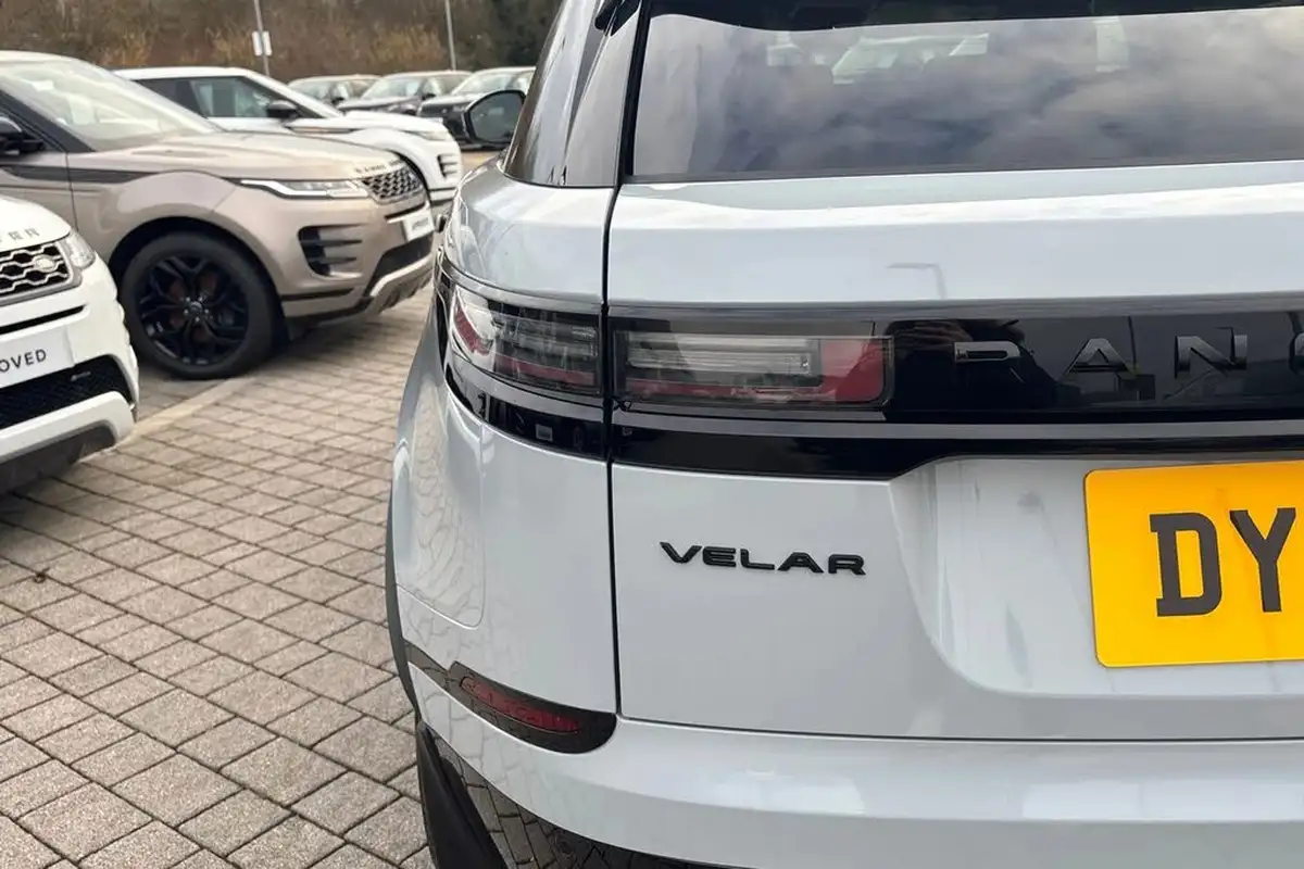 2024-land-rover-range-rover-velar-20-d200-dynamic-se-big-25