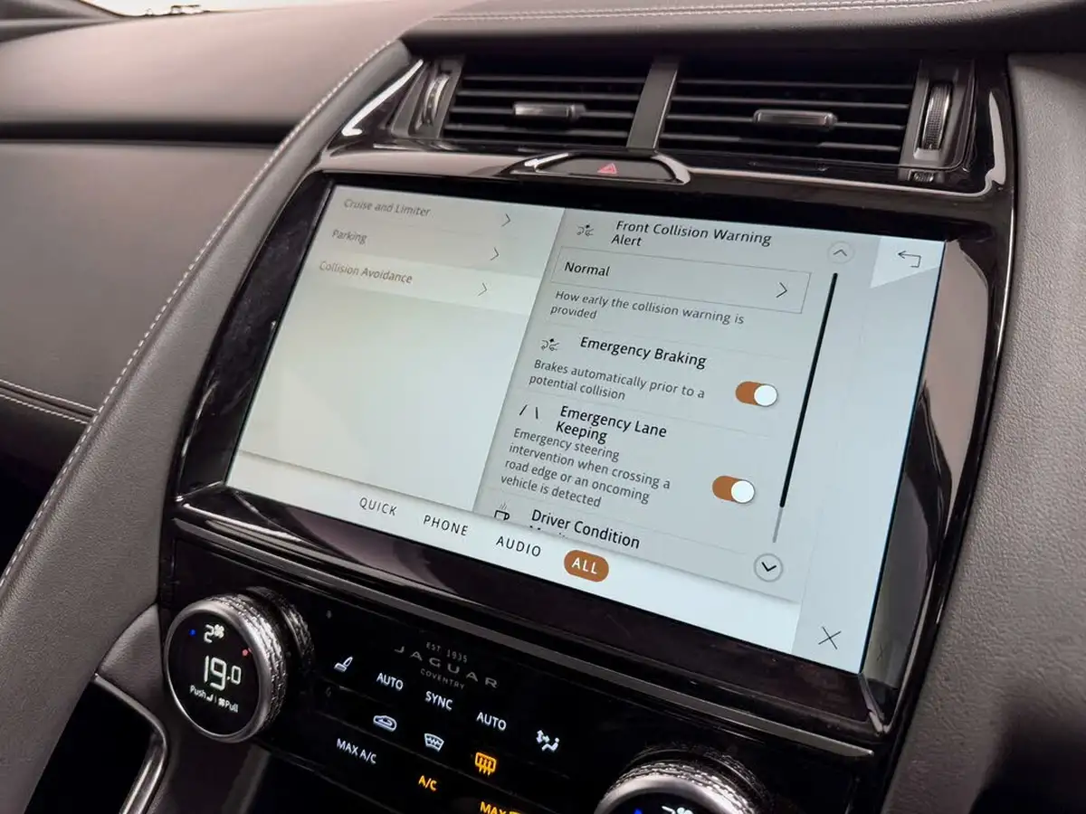 2021-jaguar-e-pace-15-p300e-r-dynamic-hse-big-59
