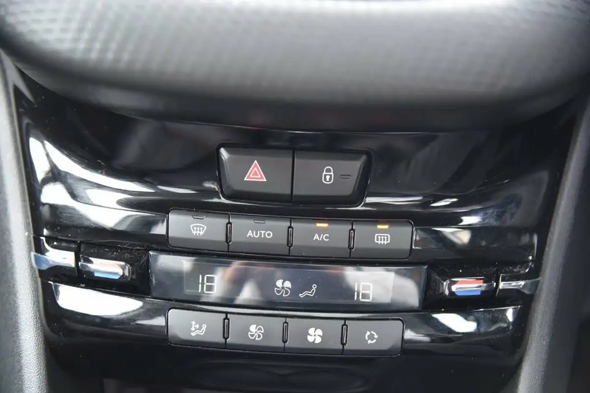 2019-peugeot-2008-suv-12-puretech-gt-line-130bhp-big-44