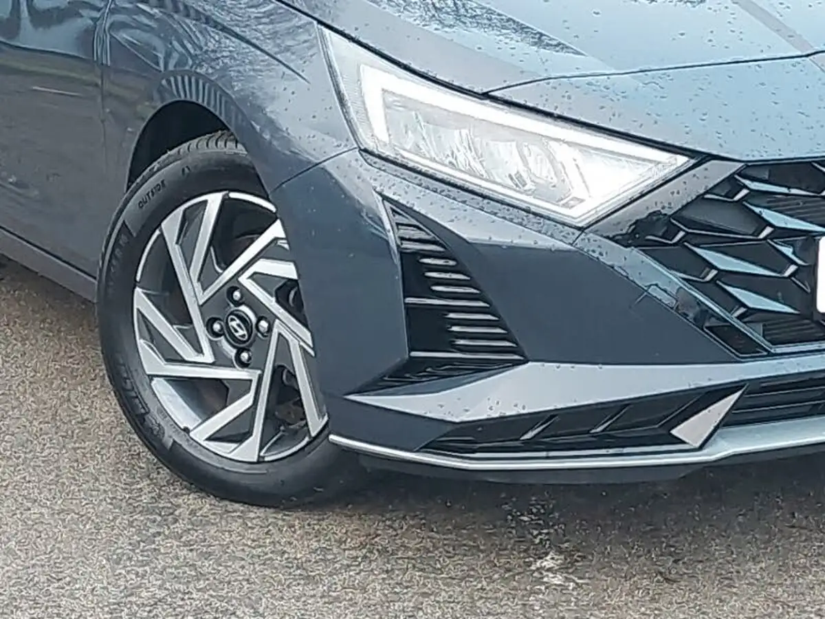 2024-hyundai-i20-10-t-gdi-advance-dct-big-8