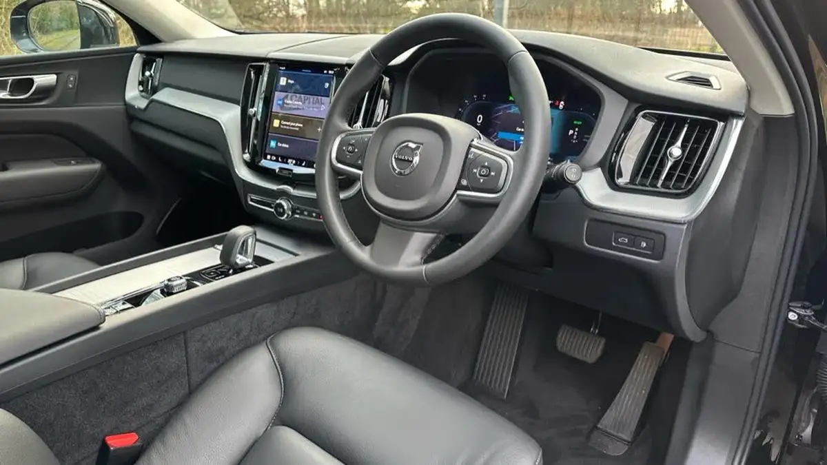 2024-volvo-xc60-20-b5-core-big-4