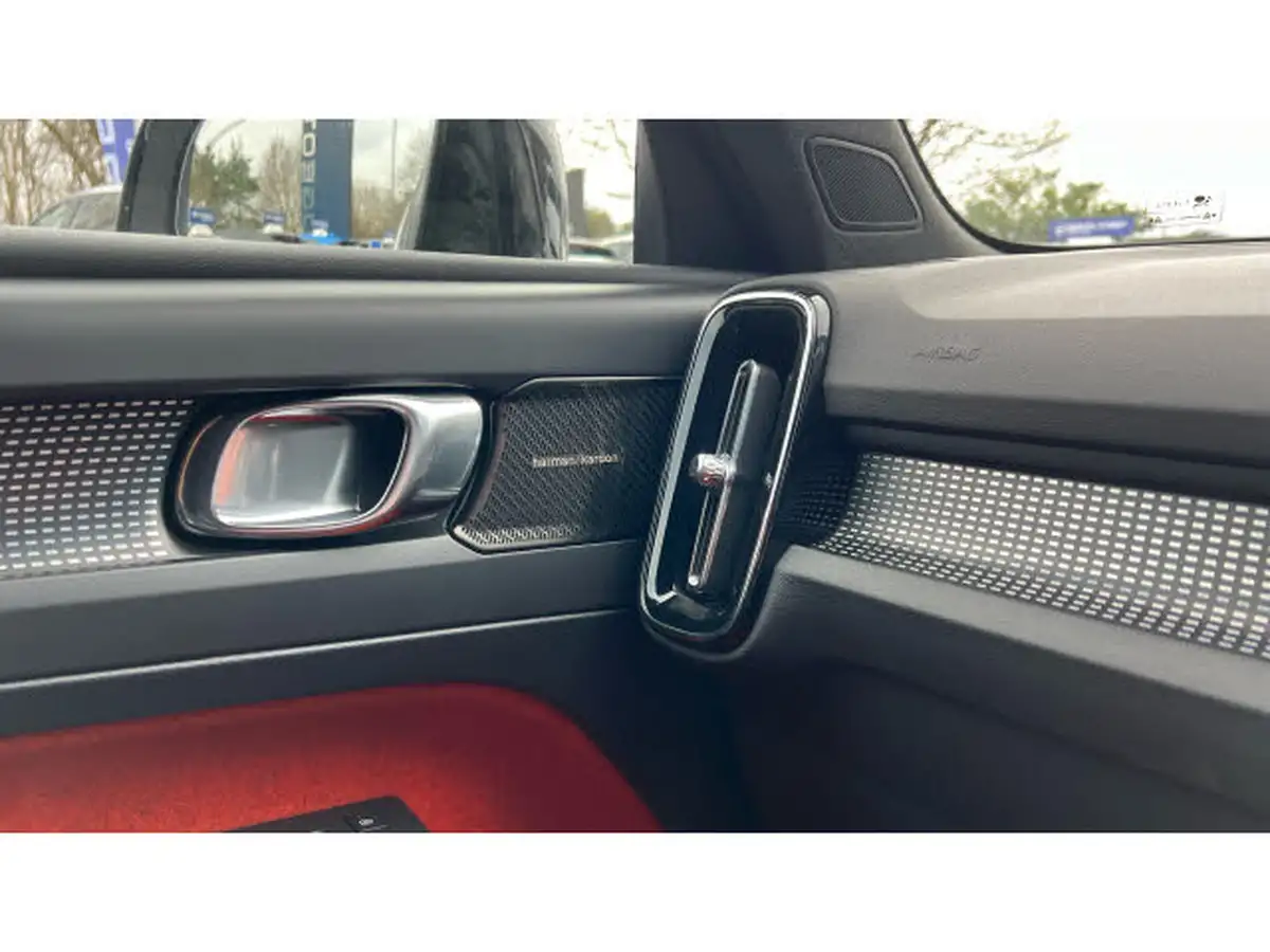 2018-volvo-xc40-20td-d4-first-edition-big-42