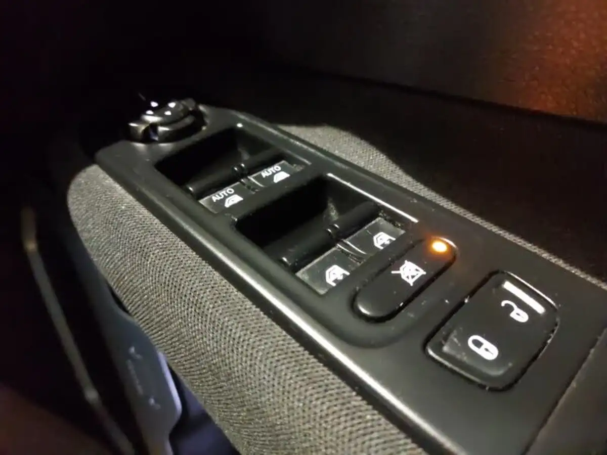 2016-jeep-renegade-16-multijet-ii-longitude-ss-big-18