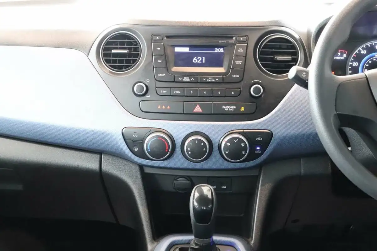 2015-hyundai-i10-12-se-auto-big-13