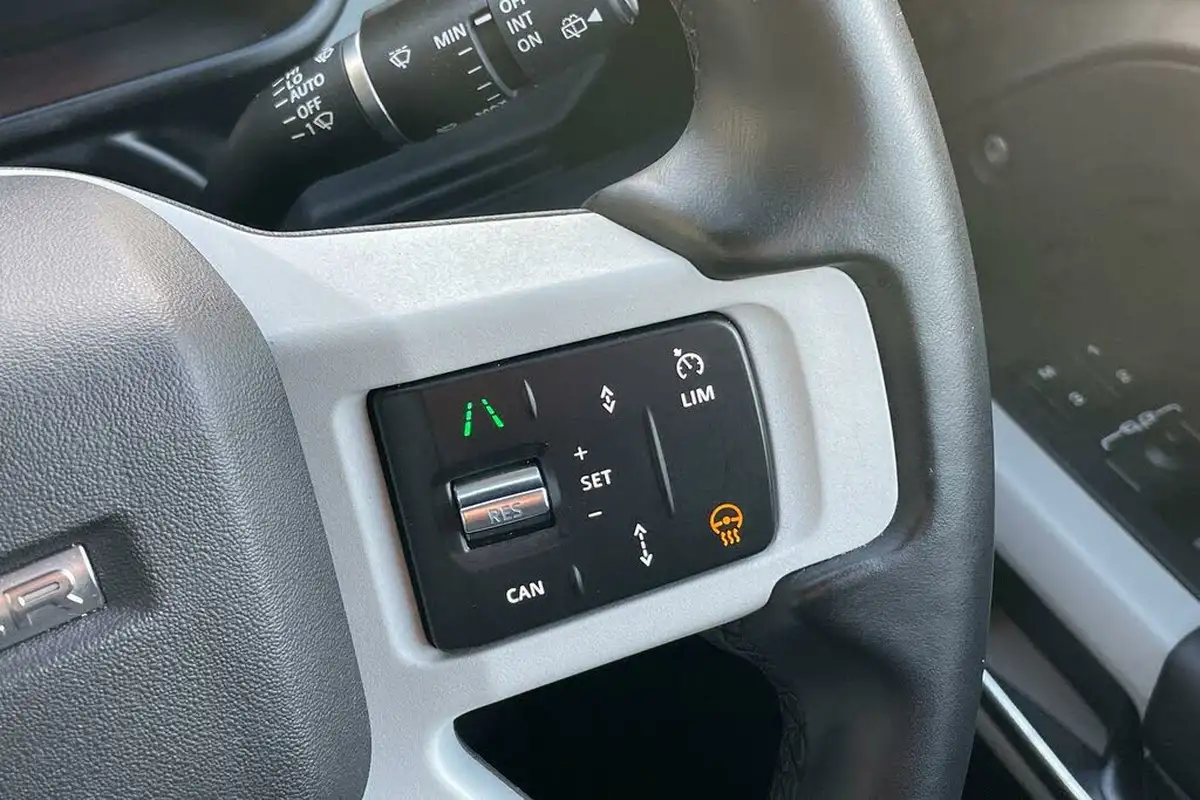 2024-land-rover-90-defender-30-d250-hse-big-37