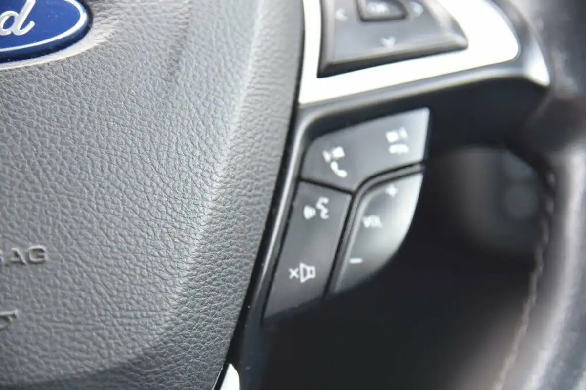 2016-ford-mondeo-20tdci-titanium-180ps-hatchback-big-29