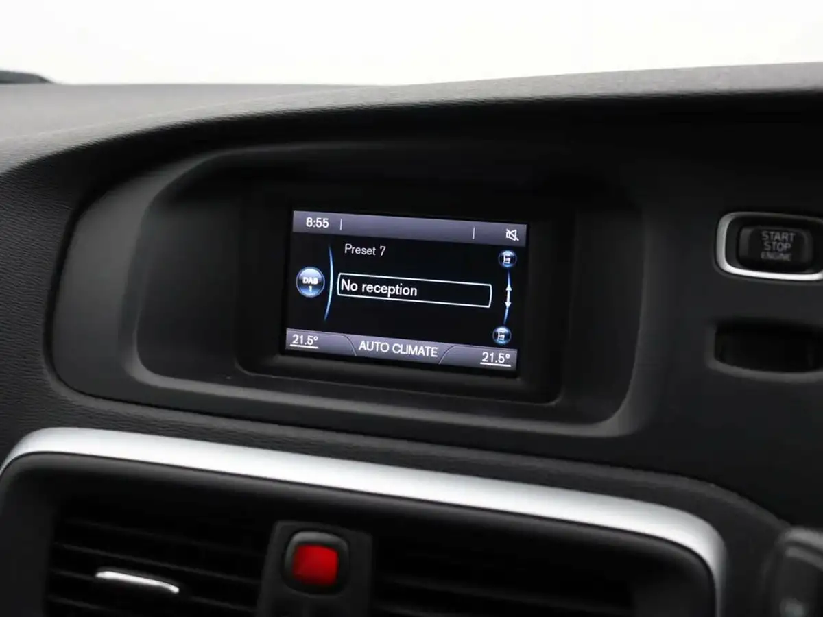 2018-volvo-v40-20-t3-cross-country-big-14