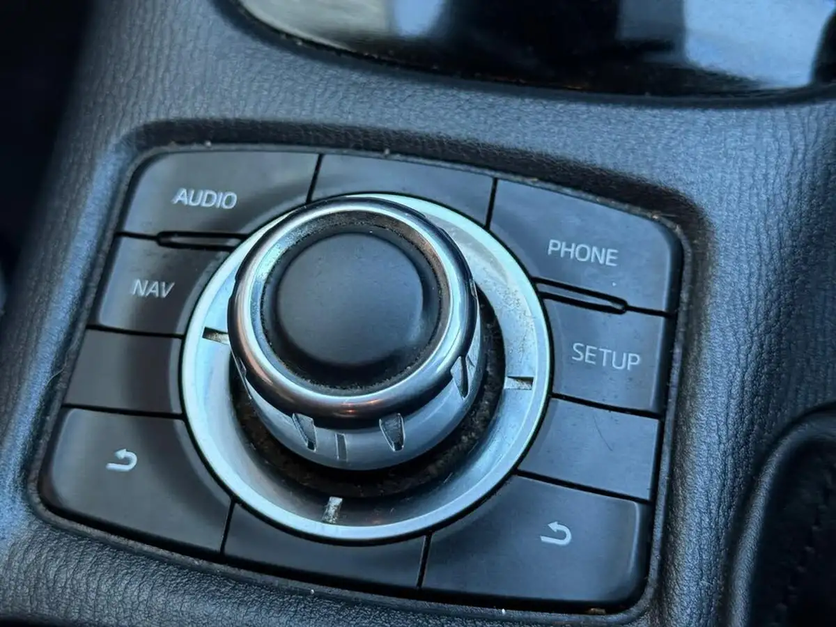2014-mazda-mazda6-20-se-l-nav-tourer-5d-big-15