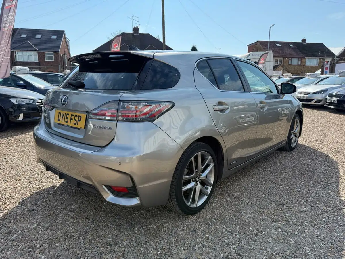 2015-lexus-ct-200h-18-advance-plus-big-20