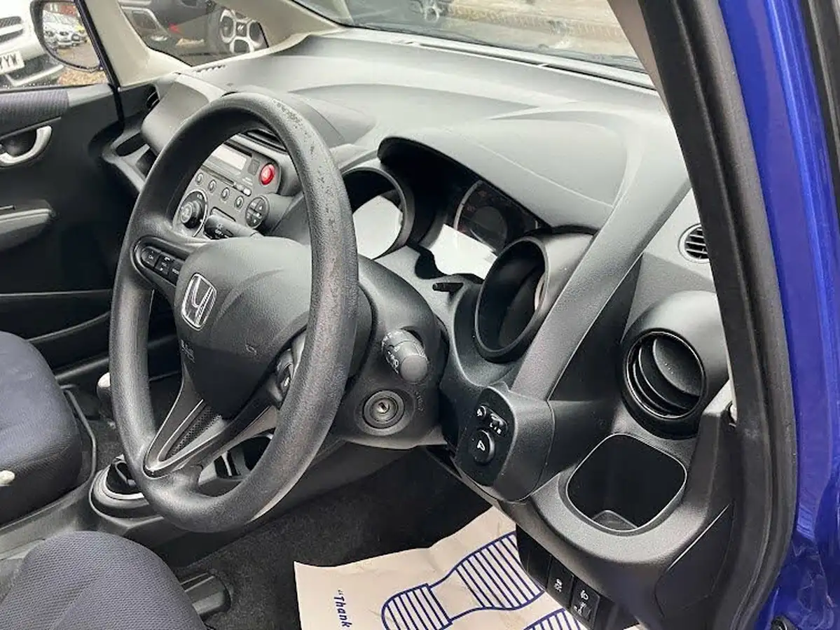 2012-honda-jazz-14-es-big-11