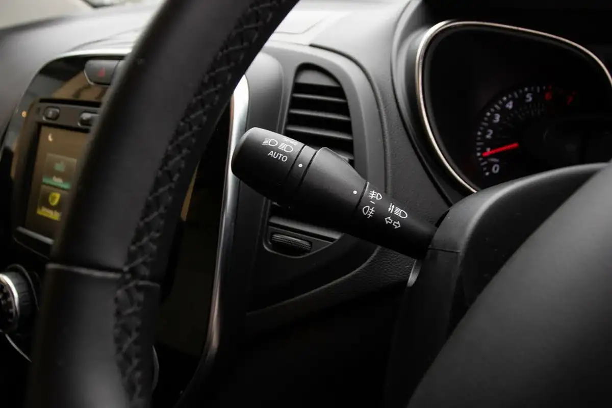 2019-renault-captur-09-tce-iconic-big-16
