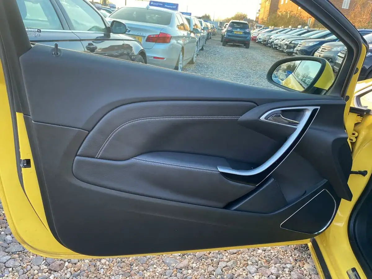 2012-vauxhall-astra-gtc-20td-sri-20cdti-16v-big-19
