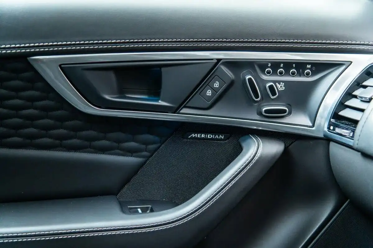 2022-jaguar-f-type-20-p300-r-dynamic-black-coupe-big-41