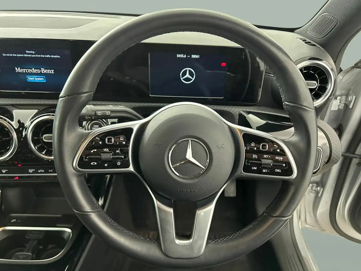 2020-mercedes-benz-a-class-13-a180-se-big-22