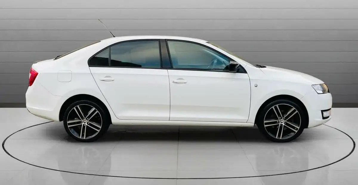 2014-skoda-rapid-12-sport-big-7