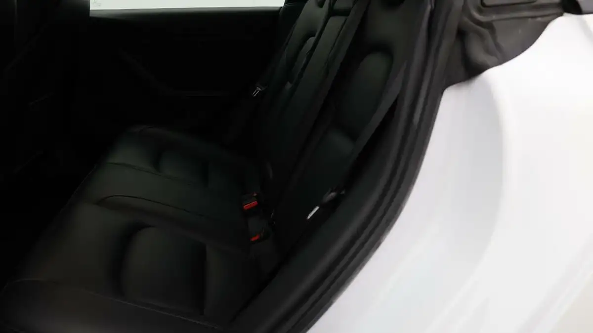 2022-tesla-model-3-e-long-range-big-15