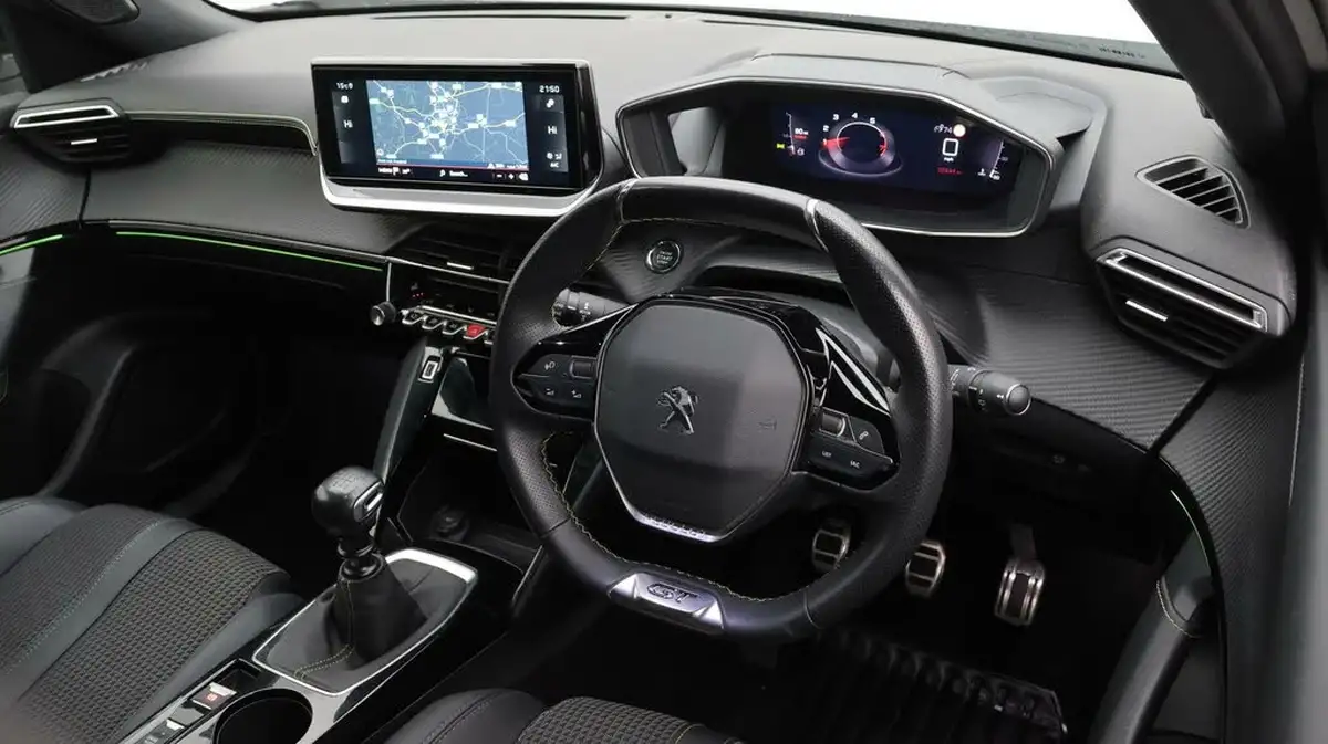 2022-peugeot-2008-suv-12-puretech-gt-big-9